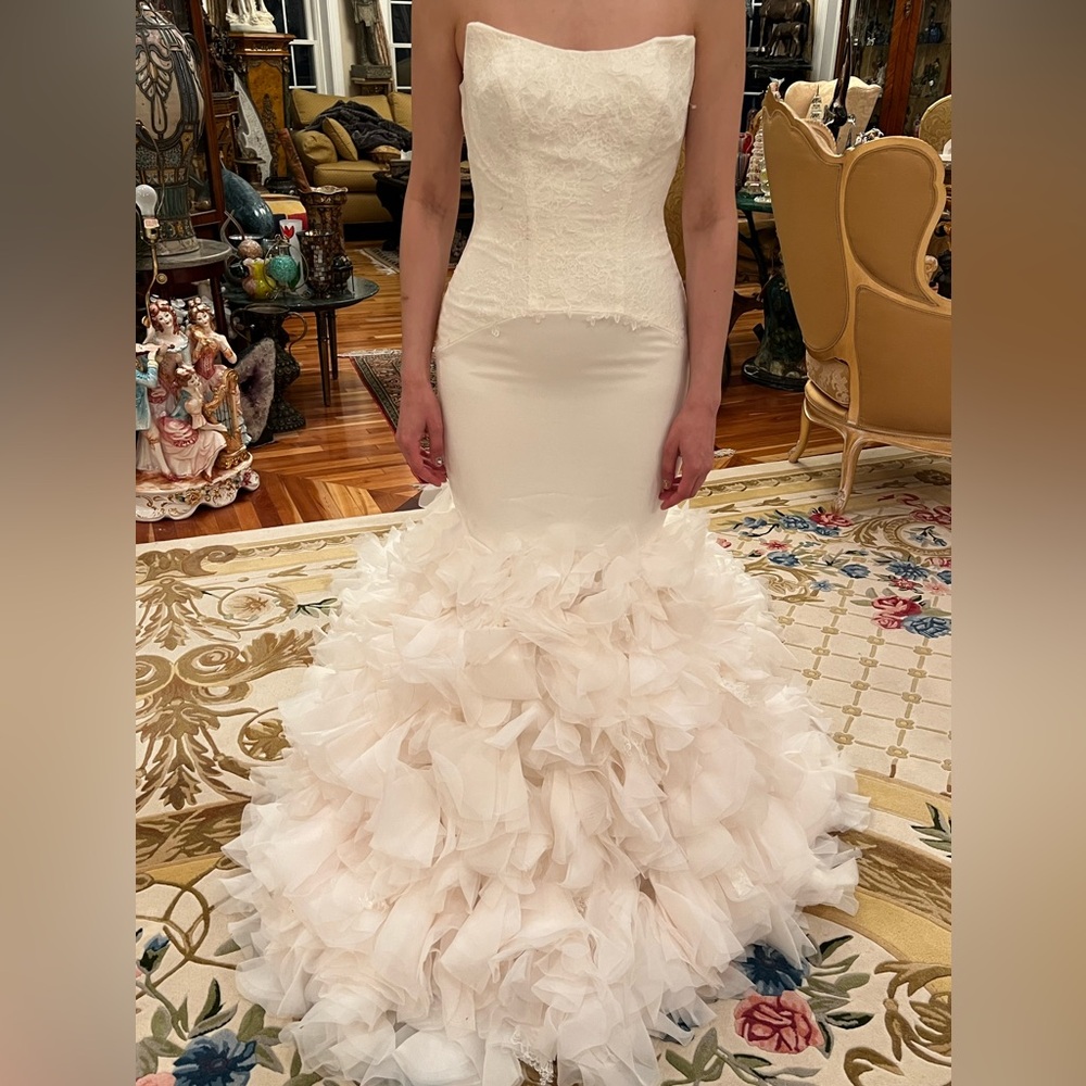 White by Vera Wang wedding dress size 2 off-white